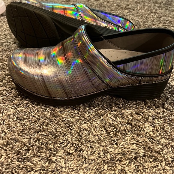 Dansko nursing shoes - Picture 1 of 3